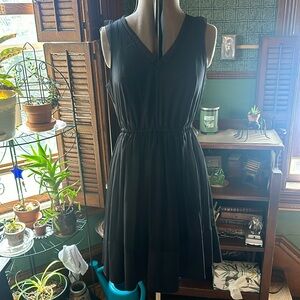Black sleeveless dress